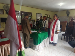 Pratu Yurdit Kawal Prosesi Pengambilan Sumpah Perangkat Desa di Alok Timur