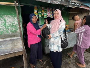 Dor To Dor, Persit KCK Cabang XXX Berbagi Santunan Untuk Masyarakat