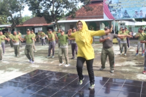 Jum’at Sehat Kodim 1620/Loteng Gelar Olahraga Bersama Persit KCK Cabang XXX