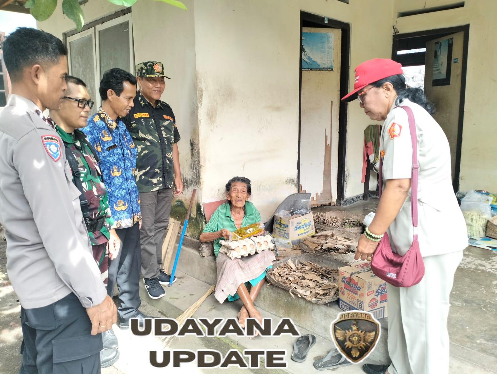 Babinsa Pikat Dampingi Pemdes Serahkan Rali Kasih Kepada Janda Veteran