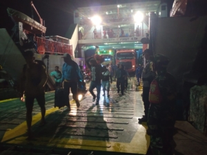 Babinsa Pantai Baru Amankan Kedatangan Kapal Garda Maritim 3 di Pelabuhan ASDP