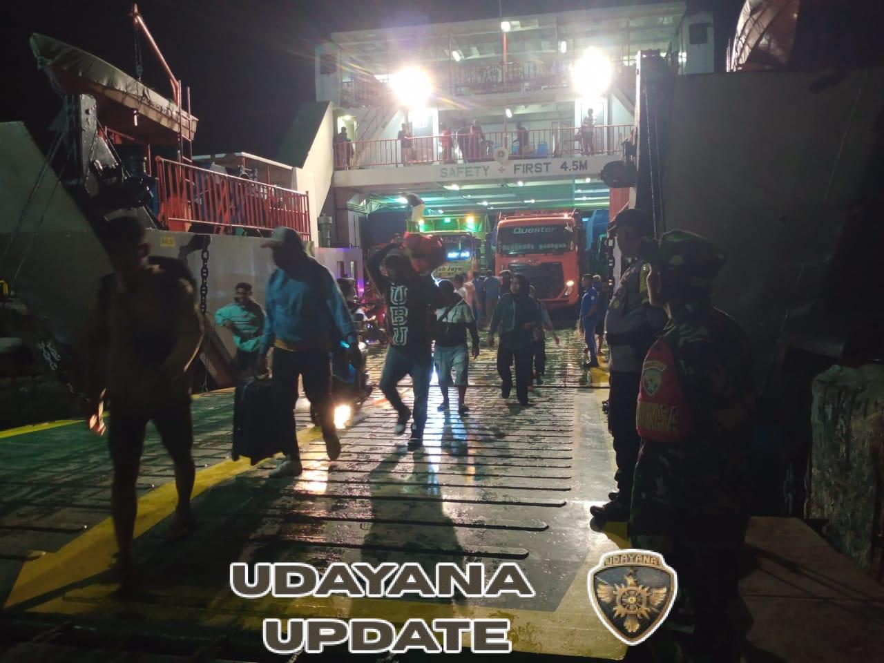 Babinsa Pantai Baru Amankan Kedatangan Kapal Garda Maritim 3 di Pelabuhan ASDP