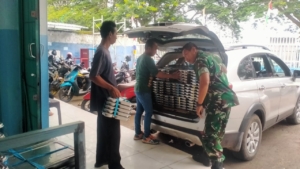 Babinsa Dampingi Penyaluran Logistik BGN di Mangge Asi, Pastikan Bantuan Tepat Sasaran