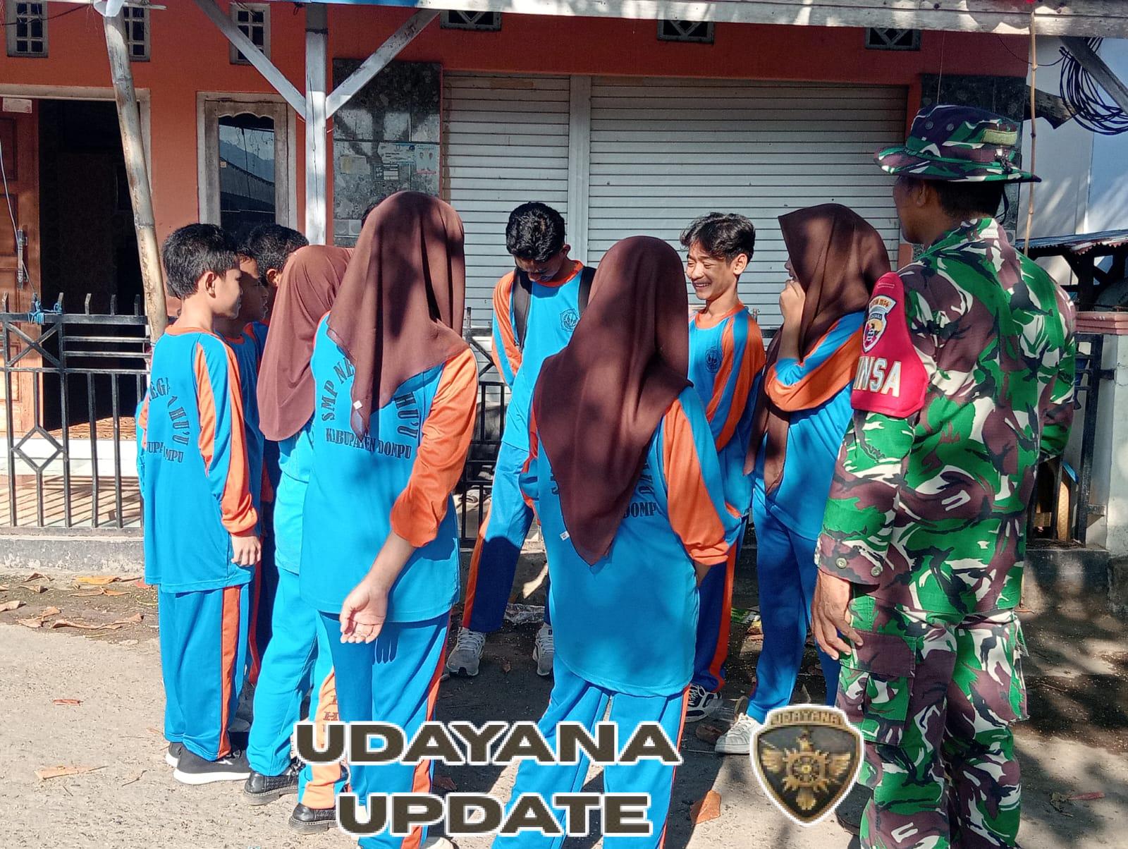 Serda Adi Putra Ingatkan Siswa SMP di Desa Sawe Agar Disiplin Belajar