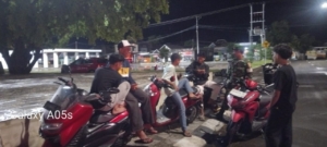 Koramil 1628-01/Taliwang Gelar Patroli Malam, Sertu Usman Ajak Warga Jaga Ketertiban Lingkungan