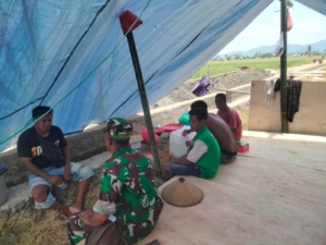 Babinsa Koramil 1625-05/Aesesa Laksanakan Komsos dan Monitoring Wilayah di Kelurahan Mbay II