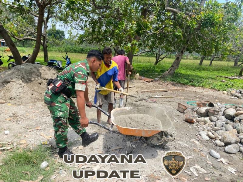 Babinsa Koramil 1602-04/Maurole Gelar Karya Bakti dan Bantu Warga Bangun Rumah di Ranakolo Selatan