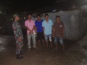 Koramil Woha Bersama Pol PP dan Masyarakat Gelar Patroli Siskamling Tingkatkan Keamanan Desa