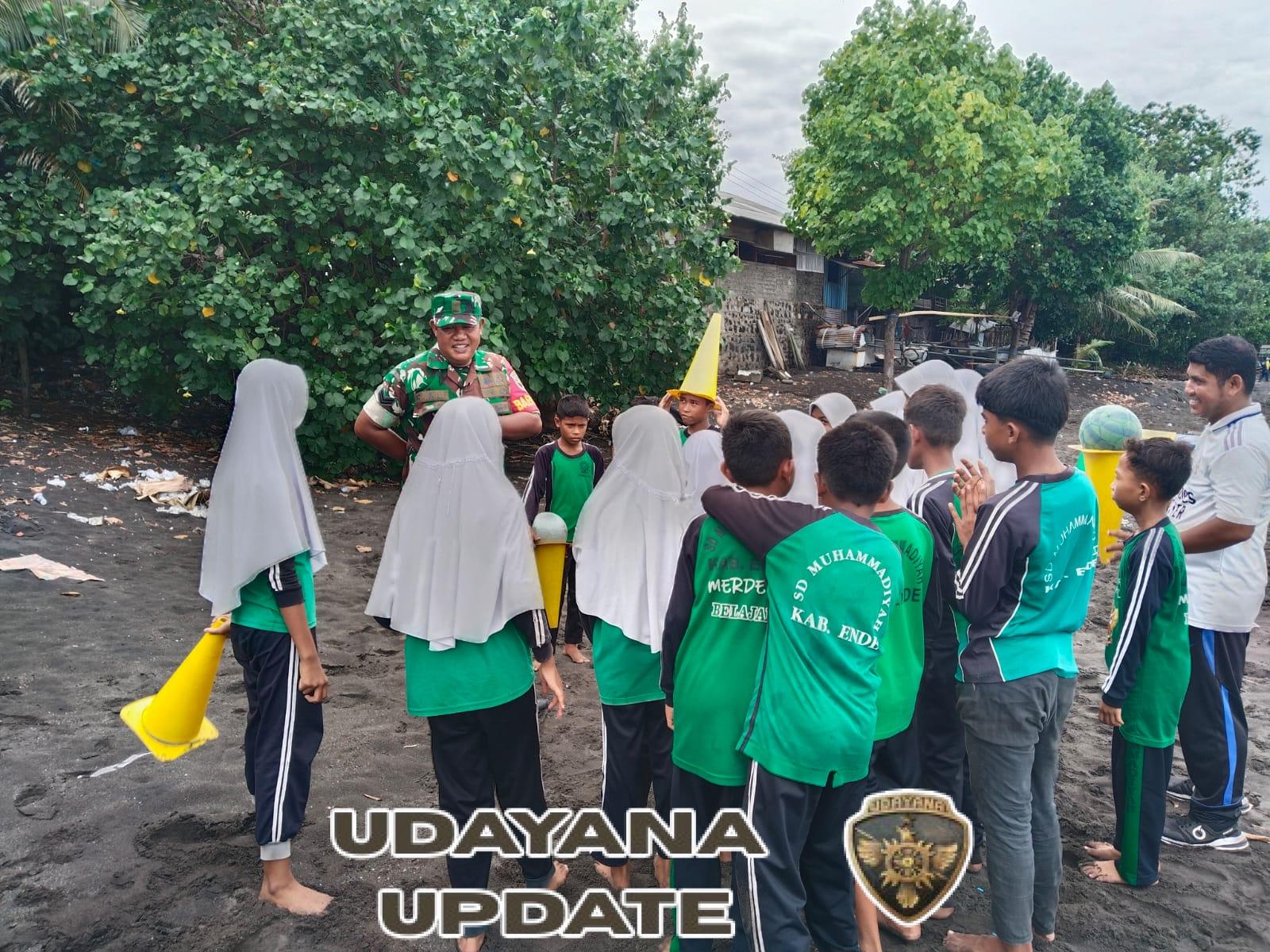 Babinsa Koramil 1602-01/Ende Gelar Komsos dan Pamwil di Pantai Kotaratu