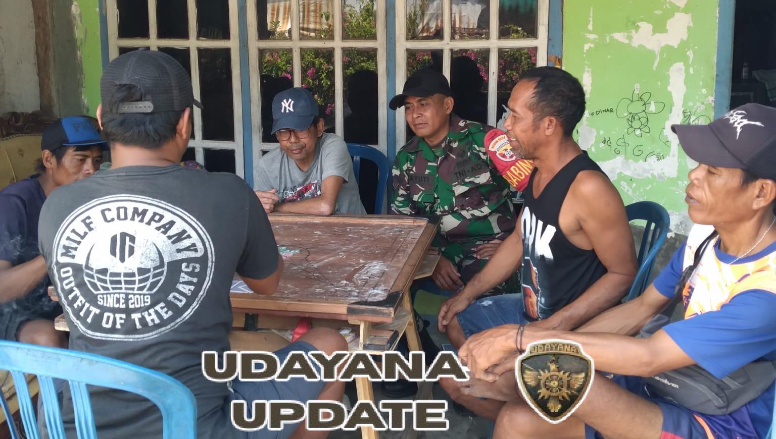 Babinsa Desa Desaloka Sertu Sayuti Perkuat Kedekatan dengan Warga Lewat Komsos di Desa Desaloka