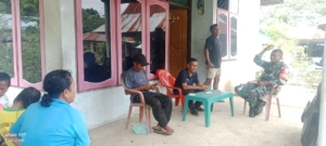Babinsa Koramil 1602-02/Wolowaru Tingkatkan Keamanan Desa Hobatuwa Lewat Komsos dan Pamwil