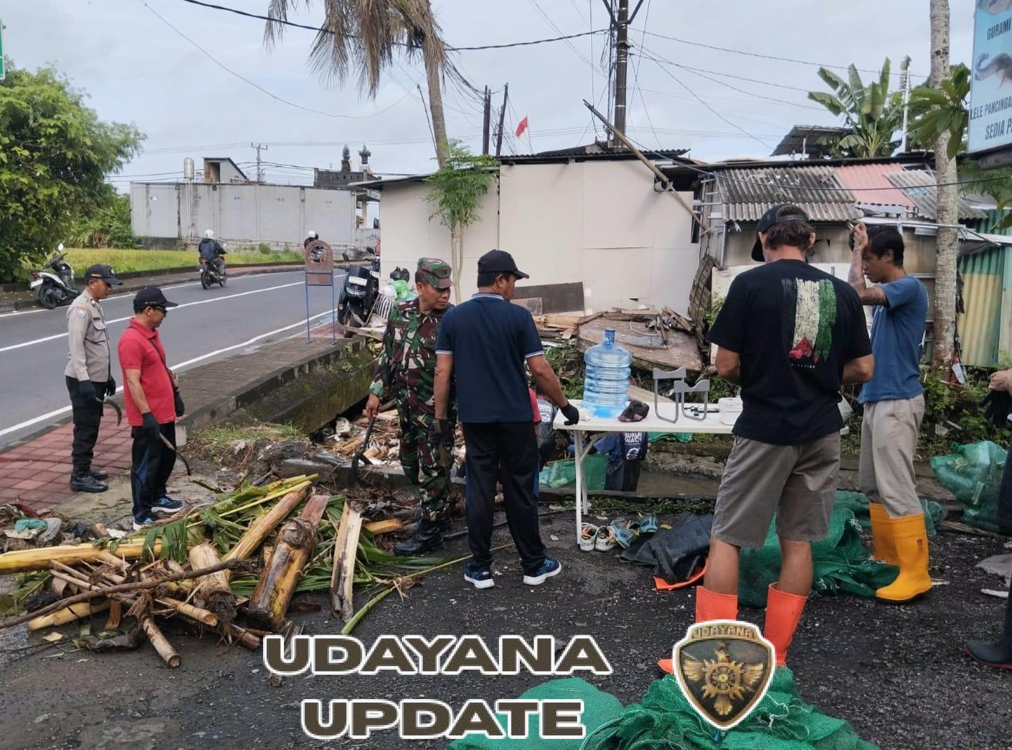 Aksi Babinsa dan Masyarakat Gotong Royong di Buduk: Sungai Bersih, Banjir Terhindar
