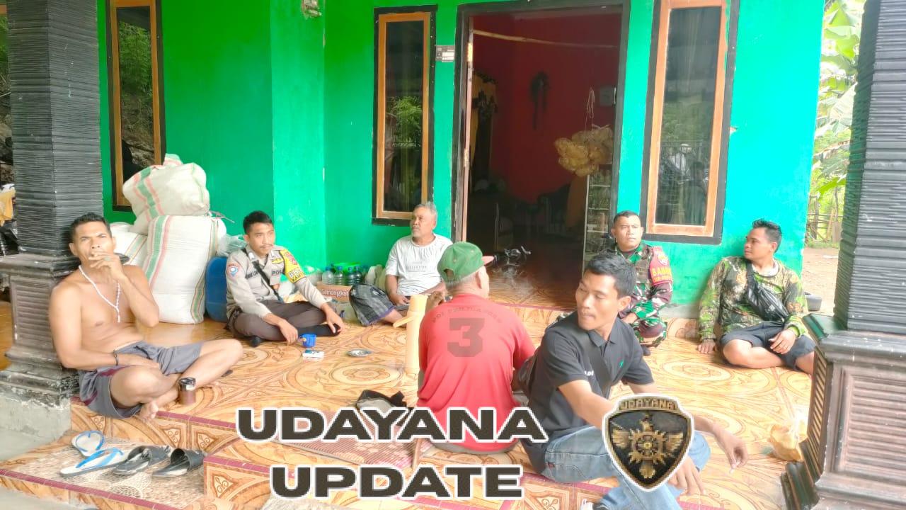 Anggota Koramil 1628-04/Poto Tano Intensifkan Komsos dan Monitoring Desa Binaan