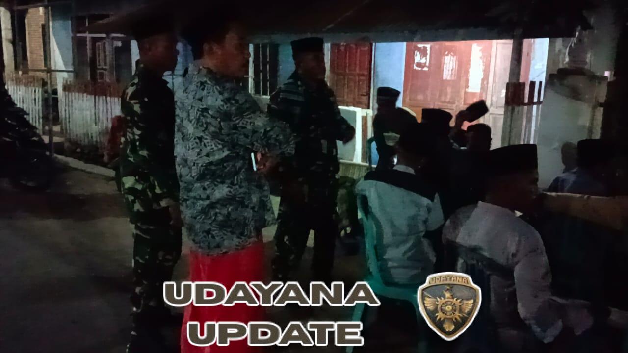 Patroli Siskamling Babinsa Koramil 1608-03/Sape Jaga Keamanan dan Keamanan Warga Desa Sumi