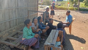 Turun Langsung ke Rumah Warga, Babinsa 1618-04/Bisel Perkuat Hubungan Kemasyarakatan