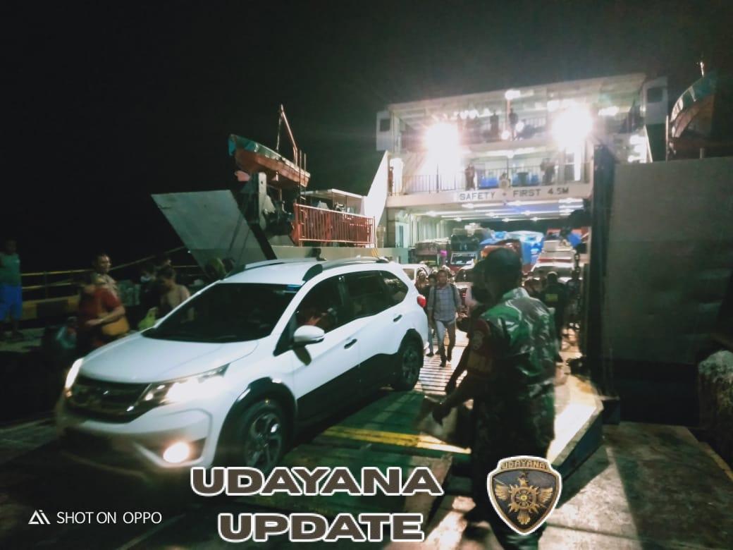 Babinsa Rote Ndao Amankan Aktivitas Bongkar Muat di Pelabuhan ASDP Pantai Baru