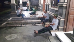 Sinergi TNI Dan Pemdes Wujudkan Kondusifitas Wilayah, Babinsa Selisihan Gencarkan Ronda Malam