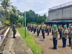 Babinsa Serka (K) Widiarkeni Latih PBB untuk Persiapan PERBUMI SD Muhammadiyah Tabanan