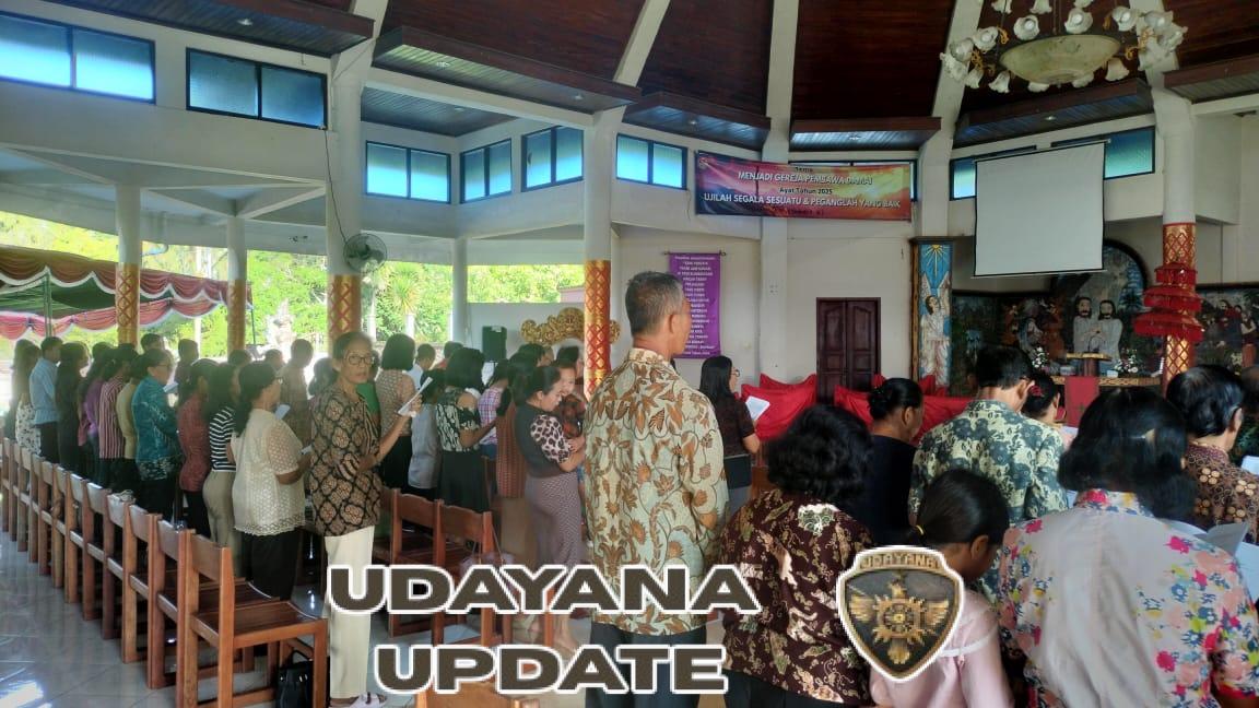 Babinsa Sertu Kd Wirawanta Amankan Ibadah Penutupan Bulan Syukur HUT Ke-94 GKPB di Jembrana