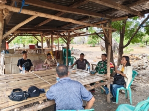 Babinsa Koramil 1602-04/Maurole Gelar Pamwil dan Komsos, Warga Desa Loboniki Antusias