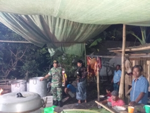 Babinsa Koramil 1614-05/Pekat Dampingi Warga, Gelar Ronda Malam di Dusun Ointala