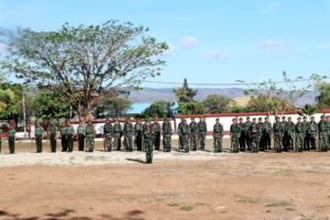 Kasdim 1601/ST Mayor Inf Sambudi Pimpin Upacara 17-an di Lapangan Pahlawan Waingapu