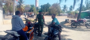 Babinsa Koramil 1602-04/Maurole Laksanakan Komsos dan Pamwil di Desa Neotonda