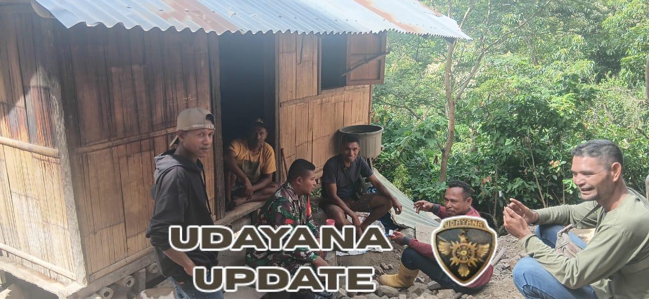 Babinsa Koramil 1602-02/Wolowaru Tingkatkan Keamanan dan Kebersihan di Desa Nuamulu  Monitoring dan Komsos, Babinsa Praka Umar Hadirkan Rasa Aman di Wolojita  Sinergi TNI-Rakyat, Babinsa Gelar Pamwil di Dusun Watumoto Desa Nuamulu  Babinsa Wolowaru Ajak Warga Nuamulu Jaga Lingkungan dan Kamtibmas  Ende – Babinsa Koramil 1602-02/Wolowaru melaksanakan kegiatan Monitoring, Komunikasi Sosial (Komsos), dan Pengamanan Wilayah (Pamwil) di Dusun Watumoto, Desa Nuamulu, Kecamatan Wolojita, Kabupaten Ende, Senin, 17 November 2025, pukul 09.00 Wita.  Kegiatan tersebut dihadiri oleh Babinsa Praka Umar beserta masyarakat Desa Nuamulu. Rangkaian kegiatan mencakup pemantauan keamanan wilayah, pemberian rasa aman dan nyaman kepada masyarakat, serta himbauan menjaga kebersihan lingkungan untuk mendukung kesehatan warga.  Menurut laporan, kegiatan berjalan aman, lancar, dan mendapat sambutan hangat dari warga setempat. Cuaca cerah mendukung kelancaran pelaksanaan kegiatan, dan tidak terdapat hal menonjol selama kegiatan berlangsung.  Kegiatan Monitoring, Komsos, dan Pamwil ini merupakan tugas pokok Satuan Komando Kewilayahan (Satkowil) TNI AD sebagai garda terdepan dalam membangun sinergi dengan masyarakat, menjaga keamanan, dan memupuk rasa percaya serta simpati terhadap kehadiran TNI di wilayah binaan.  (Pendim 1602/Ende)