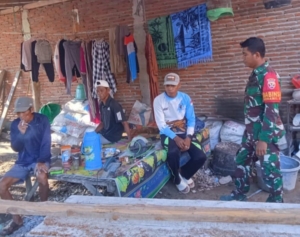 Cegah Banjir dan Pergaulan Bebas, Babinsa Monta Himbau Warga Saling Kontrol