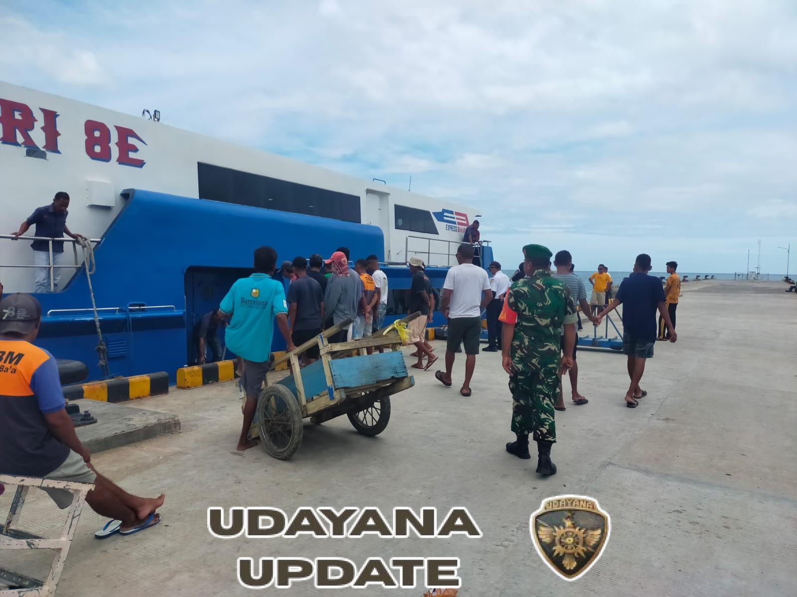 Aktivitas Pelabuhan Ba’a Berjalan Lancar, Babinsa Koramil 1627-01/Ba’a Laksanakan Pemantauan Rutin