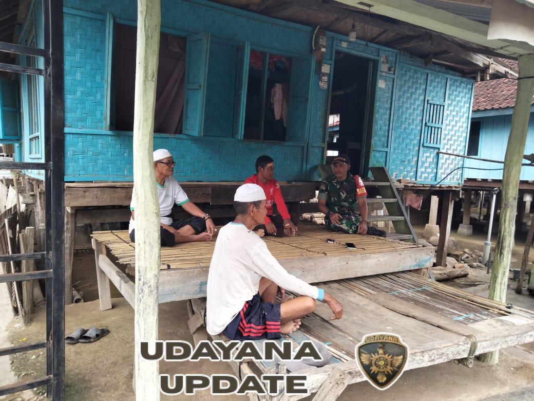 Babinsa Tebo Serda Bukhari Gelar Komsos Dan Monitoring Wilayah Untuk Jaga Kamtibmas