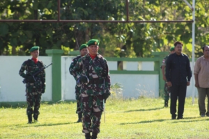 Kodim 1629/SBD Gelar Upacara Pengibaran Bendera, Danramil 02/Kodi Bacakan Amanat Kasad