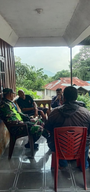 Babinsa Koramil 1602-02/Wolowaru Gelar Komsos dan Pamwil di Desa Nuamuri