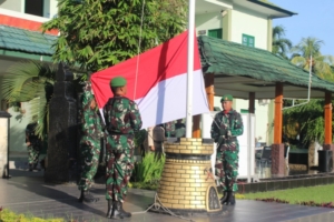 Kodim 1616/Gianyar Matangkan Jiwa Keprajuritan Lewat Upacara 17-An Bersama Yonzipur 18/YKR