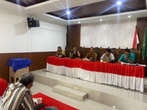 Wujudkan Ekonomi Kerakyatan, Babinsa Koramil 1616-03 Hadiri Rapat Perencanaan Koperasi Merah Putih