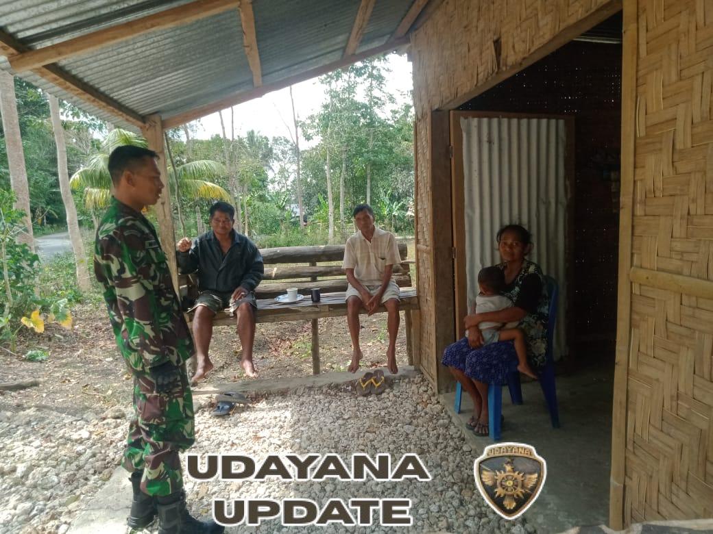 Sertu Mursidi Jalin Komsos dengan Warga Desa Tanarara