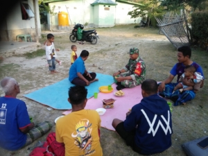 Babinsa Sertu Jumadi Mit Perkuat Komsos dan Monitoring Wilayah di Desa Tliu