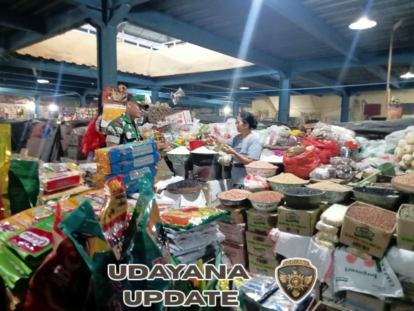 Babinsa Pantau Kesiapan Pasar Jelang Hari Raya Galungan, Pastikan Situasi Aman dan Kondusif