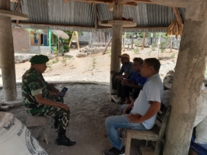 Babinsa Sertu Hermenejildo De Almeida Laksanakan Monitoring Wilayah dan Komsos di Desa Bannae