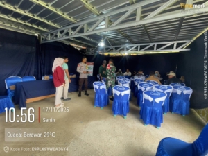 Babinsa Rarak Ronges Dampingi Pendistribusian Kartu KSB Maju Sejahtera Tahap II Berjalan Lancar