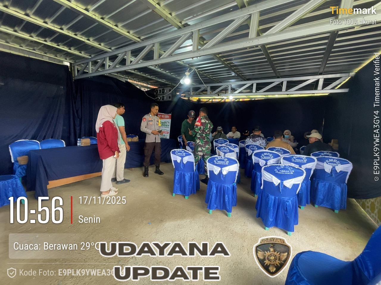 Babinsa Rarak Ronges Dampingi Pendistribusian Kartu KSB Maju Sejahtera Tahap II Berjalan Lancar