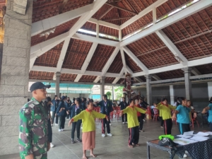 Babinsa Koramil Dawan Monitoring Posyandu Balita dan Lansia Di Banjar Sengguan