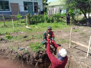 Babinsa Desa Belo Serda Sukardin Awasi Ketat Pembangunan Koperasi Merah Putih