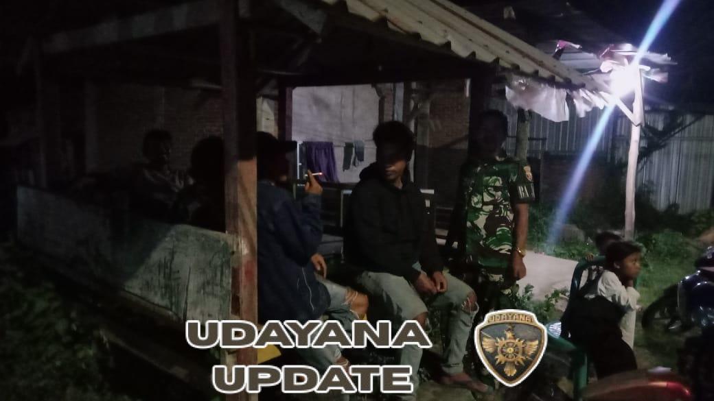 Babinsa Koramil 1628-04/Poto Tano Gelar Patroli Malam, Ajak Warga Jaga Kamtibmas