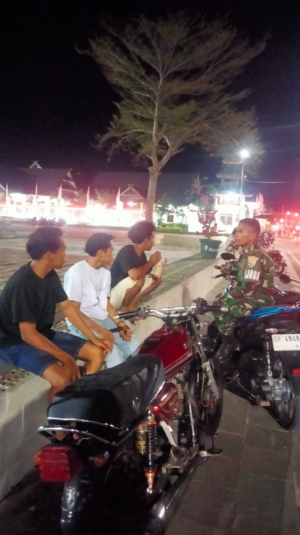 Koramil 1628-01/Taliwang Gelar Patroli Malam, Pastikan Situasi Kamtibmas Tetap Kondusif