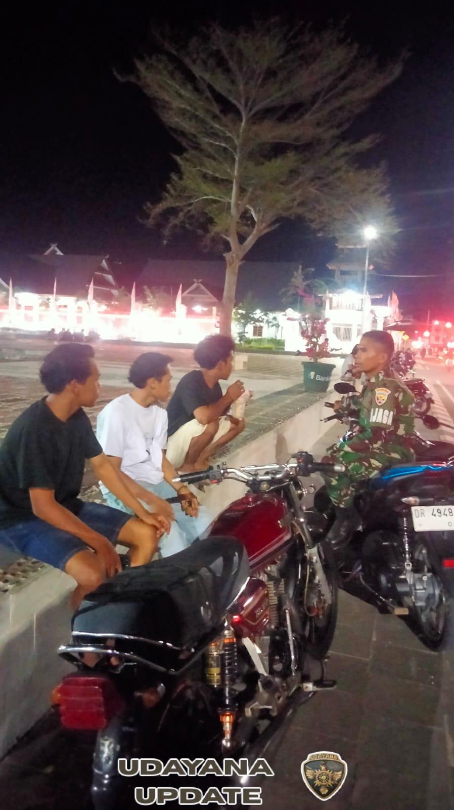 Koramil 1628-01/Taliwang Gelar Patroli Malam, Pastikan Situasi Kamtibmas Tetap Kondusif