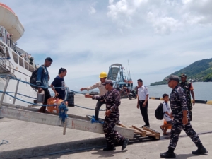 Aparat Gabungan Amankan Kedatangan KM BINAIYA di Pelabuhan IPPI Ende