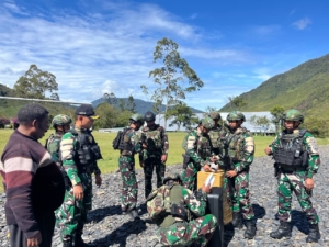 Satgas Yonif 743/PSY Serahkan Perangkat Audio untuk Gereja GIDI Mulia Papua