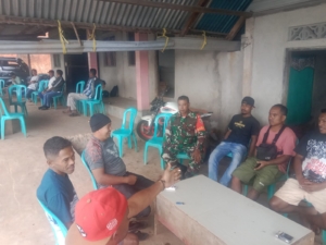 Babinsa Koramil 1602-04/Maurole Intensifkan Komsos dan Pamwil di Desa Nggesa