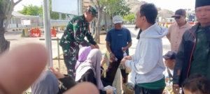 Babinsa Koramil 1628-04/Poto Tano Amankan Pelabuhan Penyeberangan Senayan, Aktivitas Lancar dan Aman